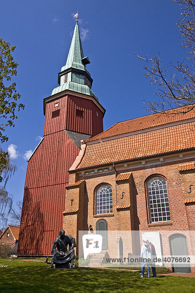 Historic St. Martini et Nicolai Church  Priester Heinrich  Priest Heinrich bronze  Steinkirchen  Altes Land  Lower Saxony  Germany  Europe