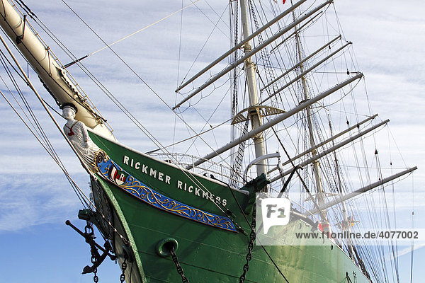 Museumsschiff Rickmer Rickmers im Hamburger Hafen  Segelschiff mit Galionsfigur  Großsegler  Dreimastbark  Windjammer  Hamburg  Deutschland  Europa