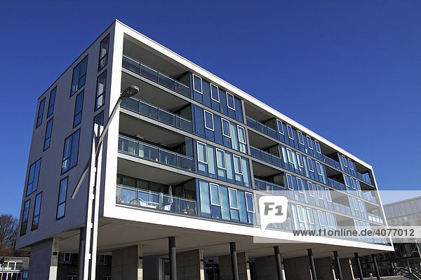 Modernes Wohngebäude und Apartmenthaus an der Elbe in Hamburg Neumühlen Övelgönne Hafen Hamburg Deutschland Europa
