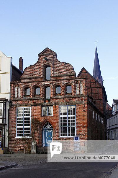 Historisches Giebelhaus in Lüneburg  Lüneburger Wasserviertel in der Altstadt  Am Stintmarkt  Hansestadt Lüneburg  Niedersachsen  Deutschland  Europa