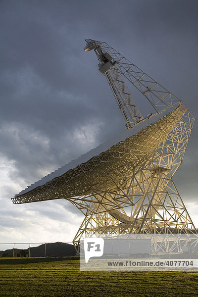 Das Robert C. Byrd Green Bank Telescope Radioteleskop am National Radio Astronomy Observatory Observatorium  Green Bank  West Virginia  USA