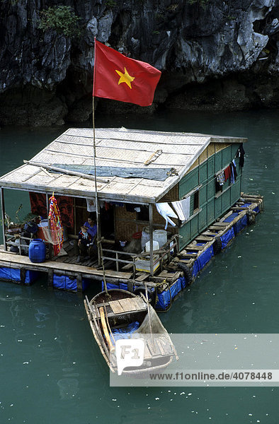 Halong Bucht  boat people  Vietnam  Asien