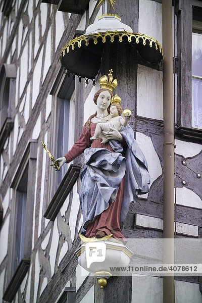 Marienfigur am Rathaus  Forchheim  Oberfranken  Bayern  Deutschland  Europa