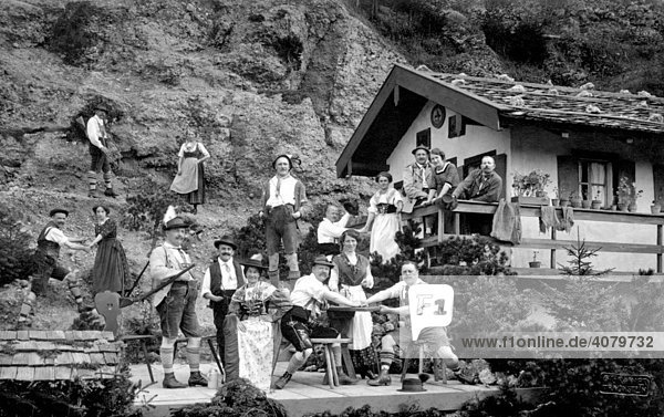 Historische Aufnahme Fingerhakeln Bayern Deutschland ca. 1930