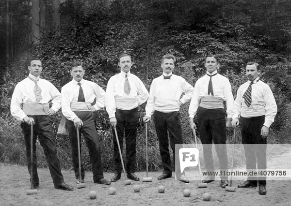 Historische Aufnahme Männer beim Cricket ca. 1920
