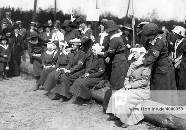Historische Aufnahme  Sanitäterinnen Ausbildung  ca. 1915