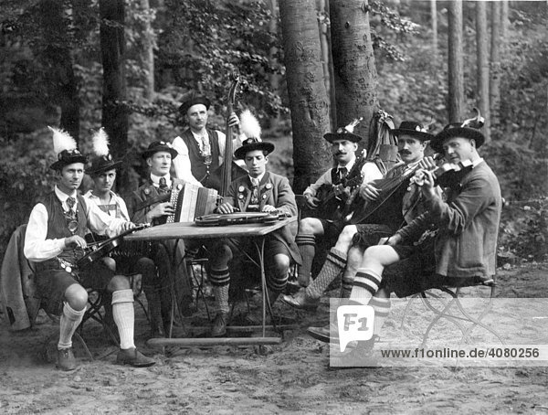 Historische Aufnahme Trachtenkapelle ca. 1922