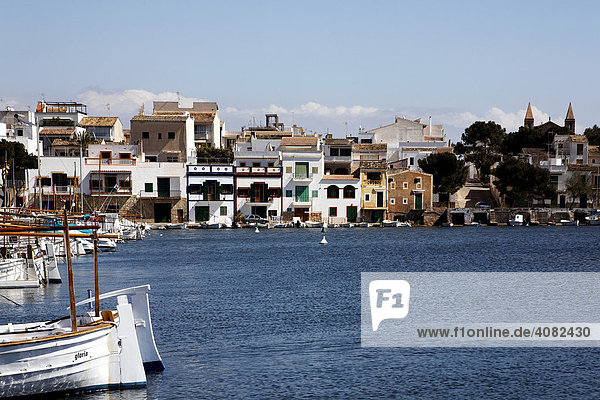 Blick auf das Fischerdorf Porto Colom  Mallorca  Balearen  Spanien