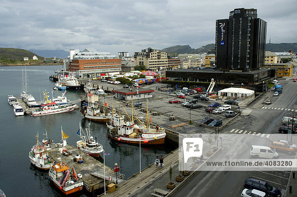 Blick auf Stadt und Hafen von Bodö Norwegen