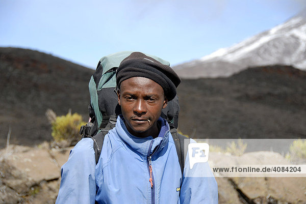 Einheimischer Bergführer Kilimandscharo Nationalpark Tansania