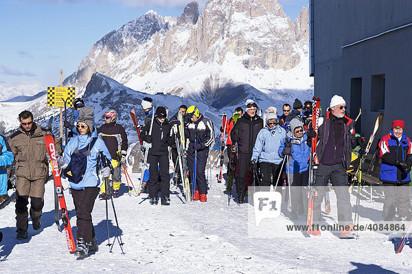 Skifahrer bei Canazei Trentino Italien