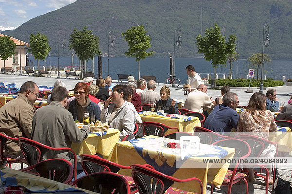 Cannobio am Lago Maggiore Piemont Italien Strassencafe