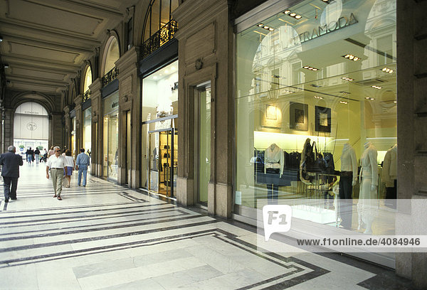 Turin Piemont Italien Via Roma Einkaufsarkaden Laubengänge Luxusmeile