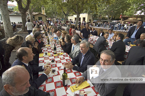 Asti Piedmont Piemonte Italy Festival delle Sagre long tables dining together