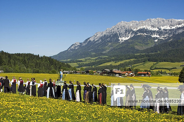 Fronleichnamsprozession in Ellmau am Wilden Kaiser bei Scheffau Tirol Österreich