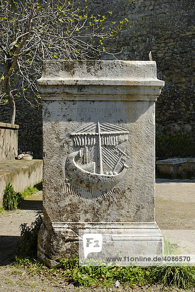 Baia Burg Grabstein eines Kapitän Campanien Italien
