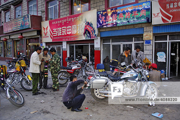 Motorcycle fans  Dangxiong  Tibet
