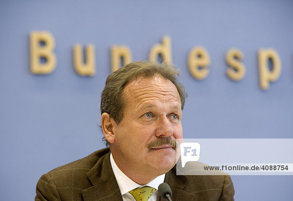 Frank BSIRSKE  Vorsitzender der Gewerkschaft ver.di  in der Bundepressekonferenz  BERLIN  DEUTSCHLAND.