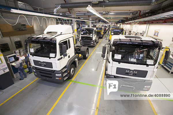 MAN AG: Produktion von Lastkraftwagen  Endkontrolle  BAYERN  MÜNCHEN  DEUTSCHLAND.