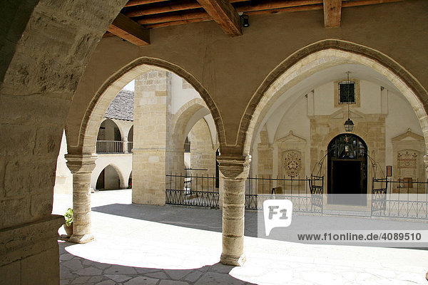 Kreuzgang der Klosterkirche Timiou Stavrou  Omodos  Zypern