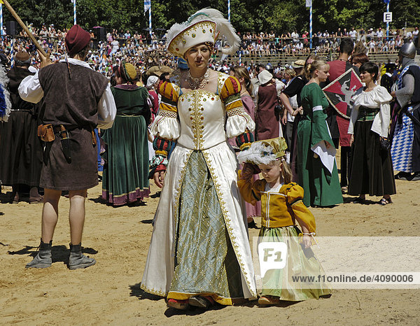 Noble dressed woman with little child in mediaeval medieval costume in arena  knight festival Kaltenberger Ritterspiele  Kaltenberg  Upper Bavaria  Germany