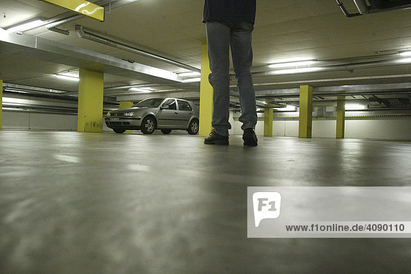 Leere Tiefgarage