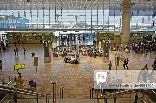 Eingangsbereich Flughafen Barcelona  Katalonien  Spanien