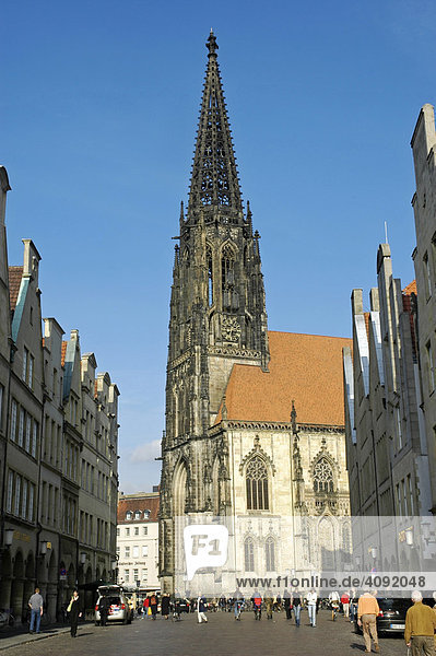 St. Lamberti Church and Prinzipal Market (Prinzipalmarkt)  Muenster  North Rhine-Westphalia  Germany