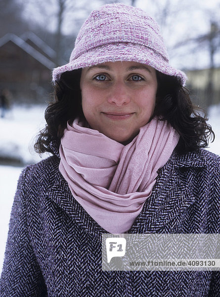 Portrait  junge Frau im Winter