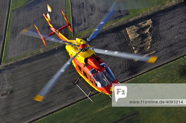 Rettungshubschrauber Eurocopter Medicopter BK 117 im Flug