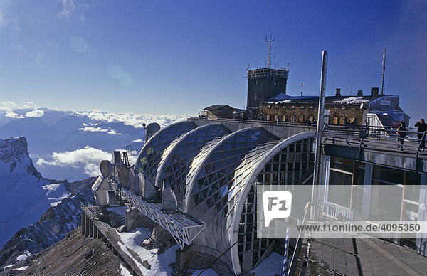 Münchner Haus und Wetterwarte und Teil der Bergstation auf dem Gipfel der Zugspitze 2961m in Bayern Deutschland