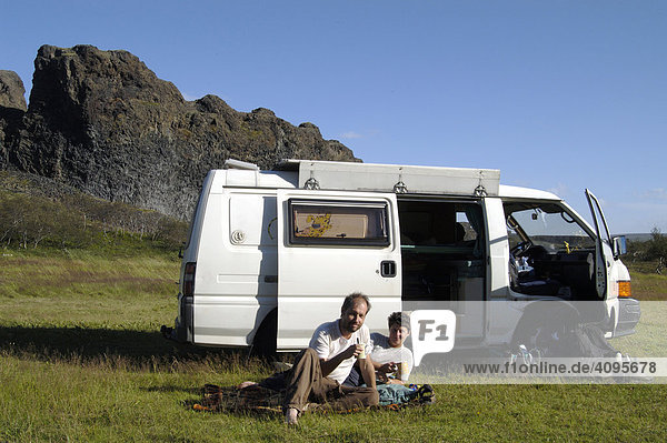 Rastpause am Campingplatz von HÛlmatungur MR Jökuls·rglj_fur Nationalpark Nordisland Island