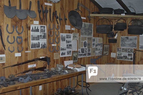 Kleines Museum im Gunns Camp  Holyford Tal  Südinsel  Neuseeland