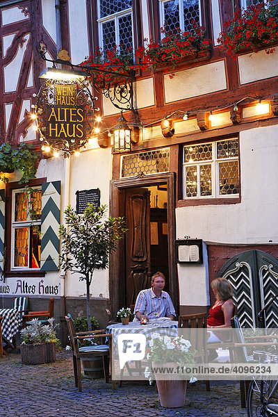 Gemütliches Restaurant genannt Altes Haus  Bacharach am Rhein  Rheinland-Pfalz  Deutschland