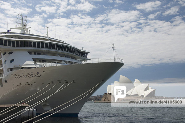 Hafenbucht von Sydney  Sydney Opernhaus und Kreuzfahrtschiff  Australien