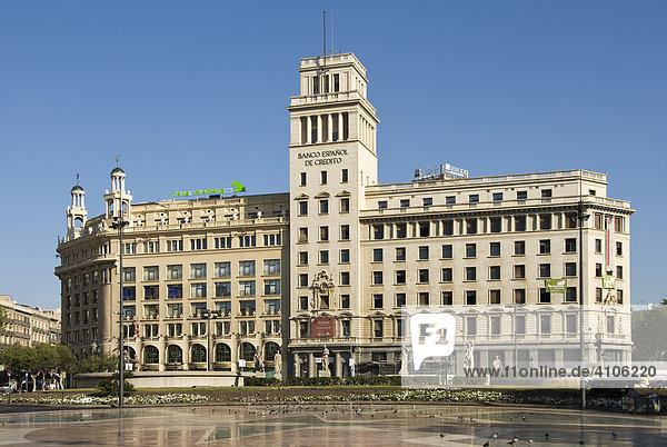 Gebäude der Banco Espanol de Credito an der Placa de Catalunya  Stadteil Eixample  Barcelona  Spanien  Europa