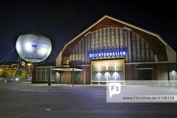 Museum Deichtorhallen und Fesselballon Highflyer in Hamburg  Deutschland