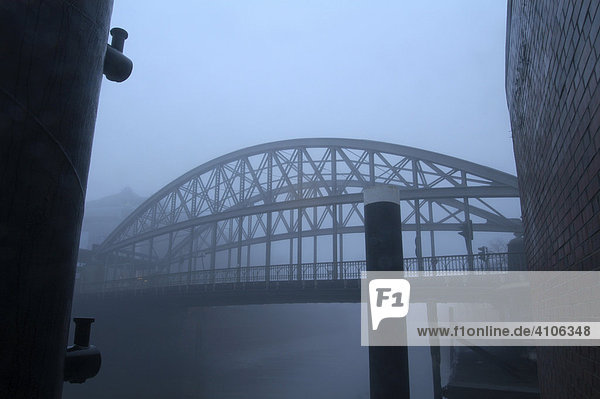 Die Kornhausbrücke in der Speicherstadt von Hamburg  Deutschland