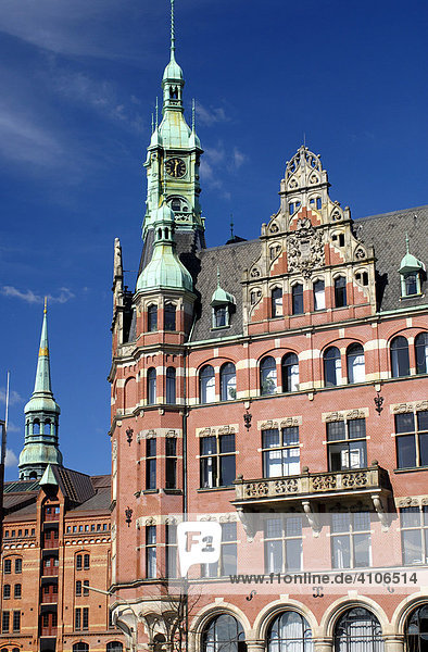 Die Speicherstadt mit dem Speicherstadt-Rathaus in Hamburg  Deutschland