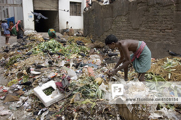Stadtzentrum von Kalkutta  Menschen die von der Müllverwertung leben  Kolkata  Westbengalen  Indien  Asien