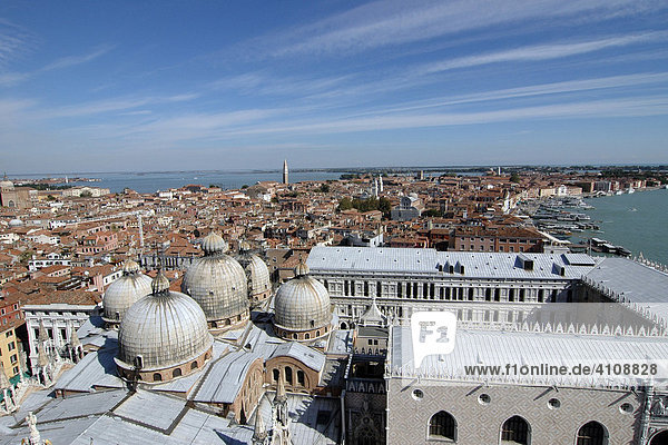 Aussicht vom Campanile (Markusturm)  Venedig  Venetien  Italien  Europa