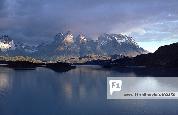 Lago Pehoe  Torres del Paine National Park  Patagonia  Chile  South America