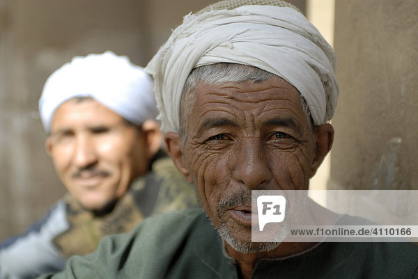 Alter Araber lächelt  Tempel Karnak  Luxor  Ägypten