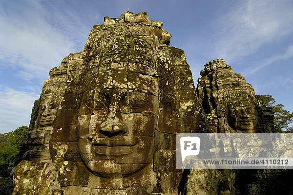 Stein gemeißeltes Gesicht  Kopf  Tempel Bayon  Angkor  Kambodscha  Südostasien