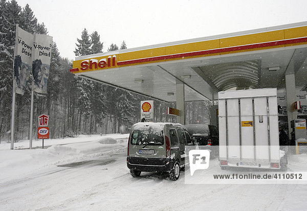 Avanti Tankstelle Im Winter Mit Kleinem Schneepflug Auf Der Semmering Passhohe Niederosterreich