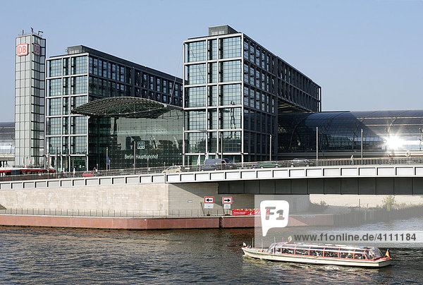 Sightseeing boat in front of Berlin Central Station at the river Spree  Germany  Europe