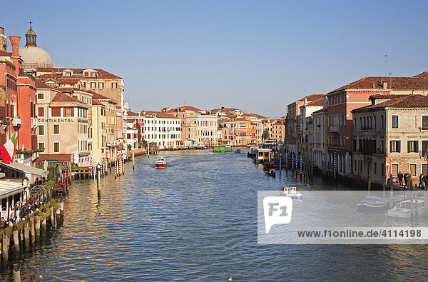 Hausfassaden am Canal Grande  Venedig  Italien