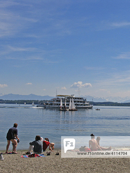 BRD Germany Bavaria Upper Bavaria Tutzing at the Starnberger Lake Holiday Region Recreation Area for Munich Upper Bavarian Watering Lake People at the Beachside Watering and Steamer on the Lake Sunbathing Relaxing Holiday Picture