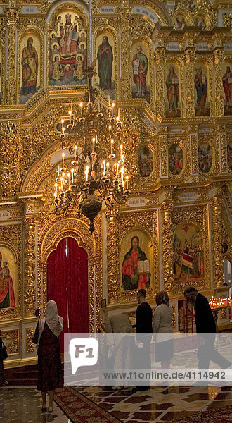 Ukraine Kiev the monastery of cave Kyjevo Pecers¥ka Lavra believers praying in the church 2004