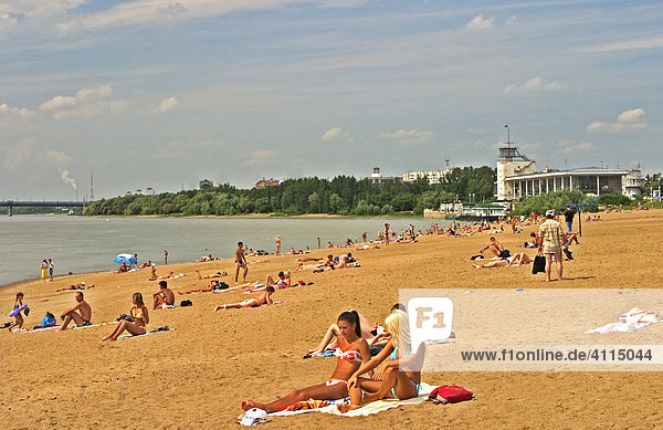 Bathing People at the Beach of River Irtisch  Omsk at the Rivers of Irtisch and Omka  Omsk  Sibiria  Russia  GUS  Europe